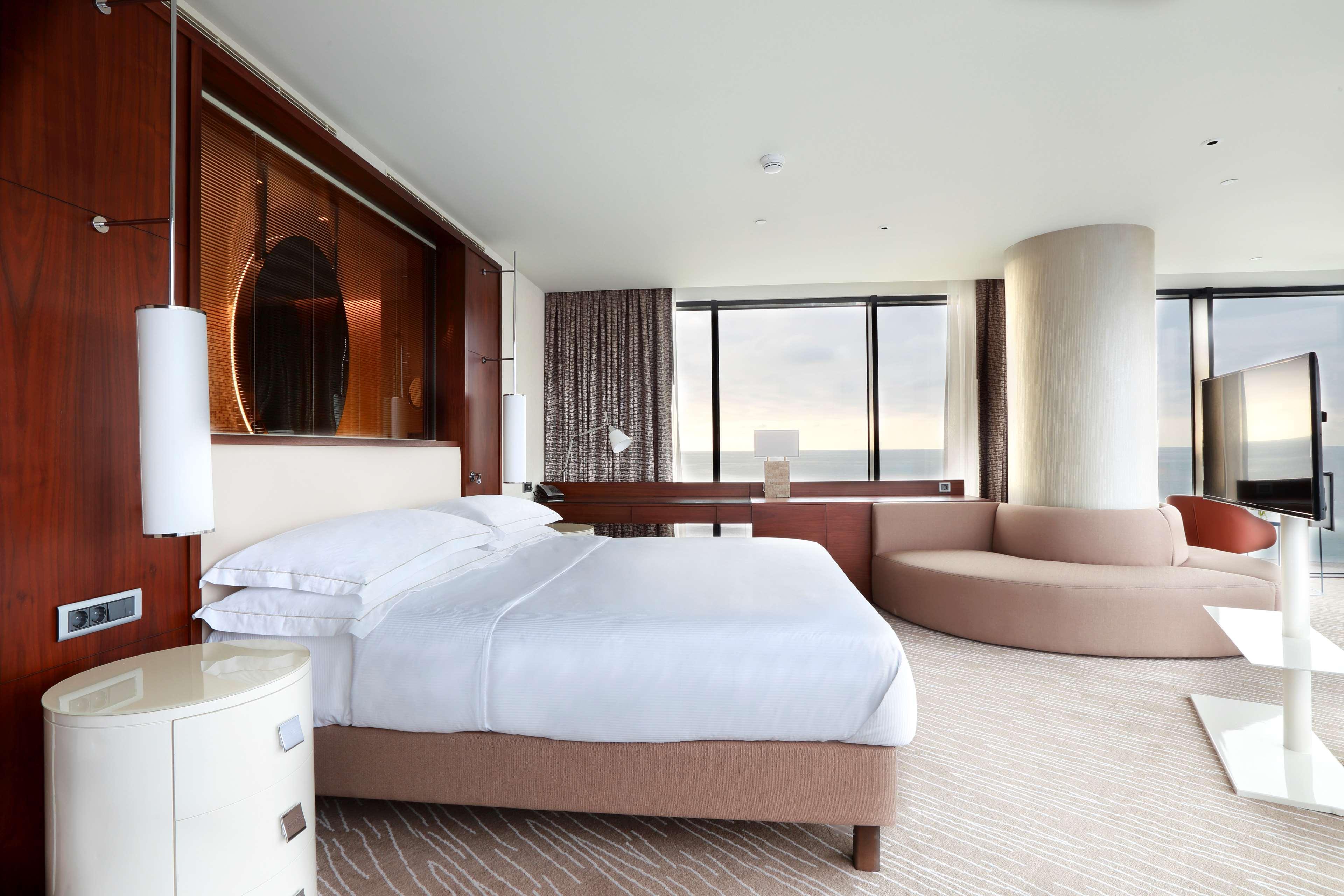 Hilton Batumi Exterior foto A suite at the hotel