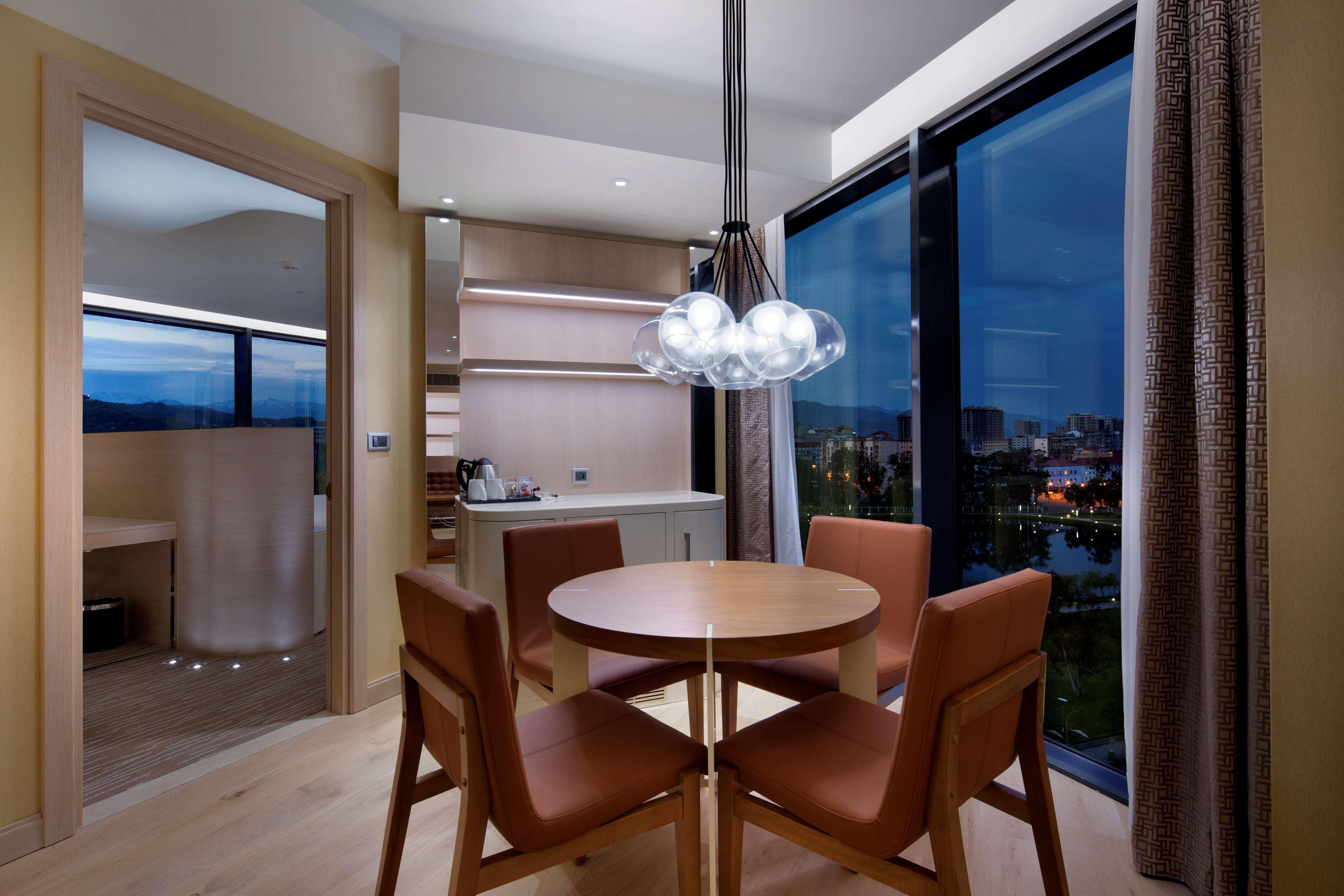 Hilton Batumi Exterior foto A dining room in a private apartment