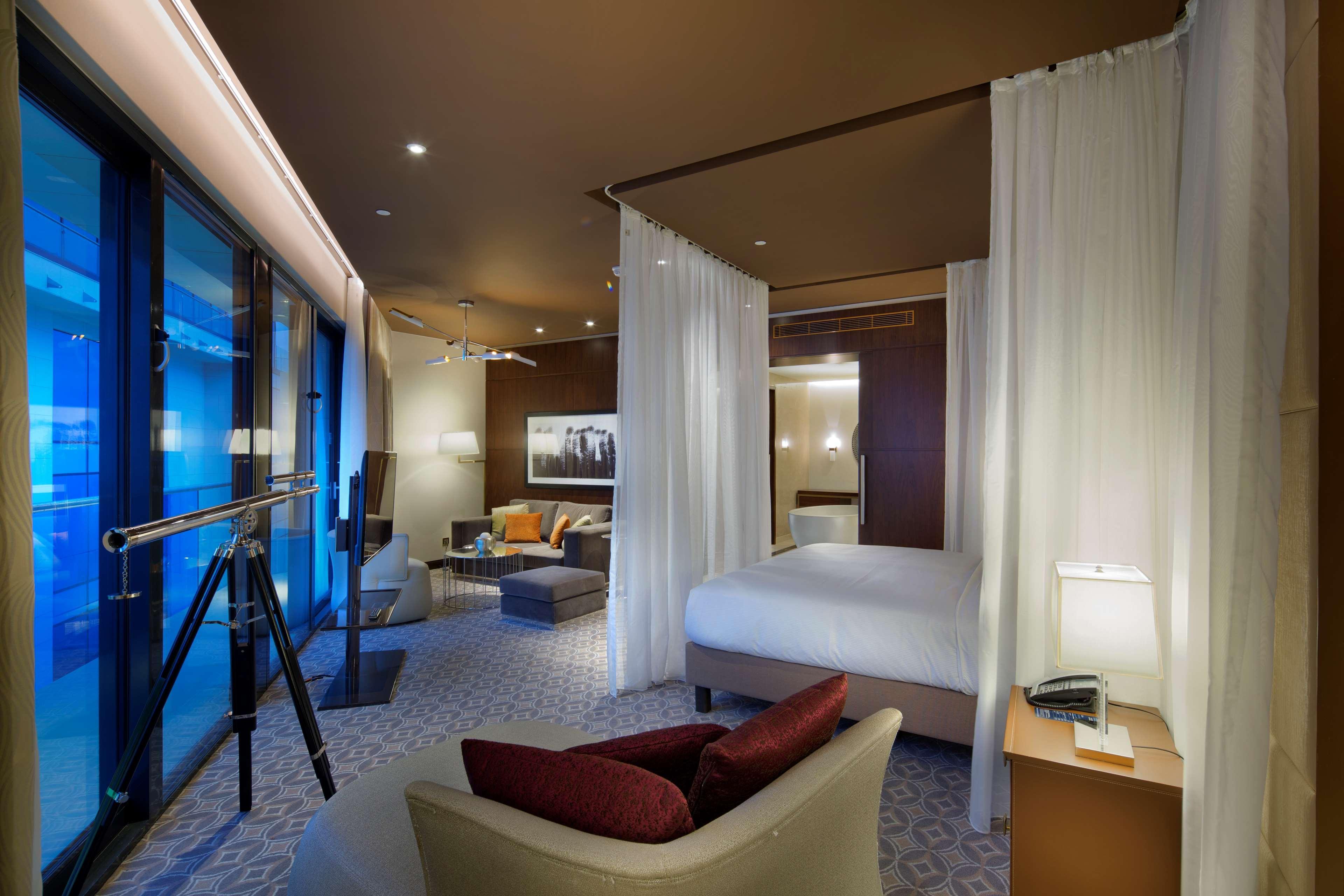 Hilton Batumi Exterior foto A suite at the hotel