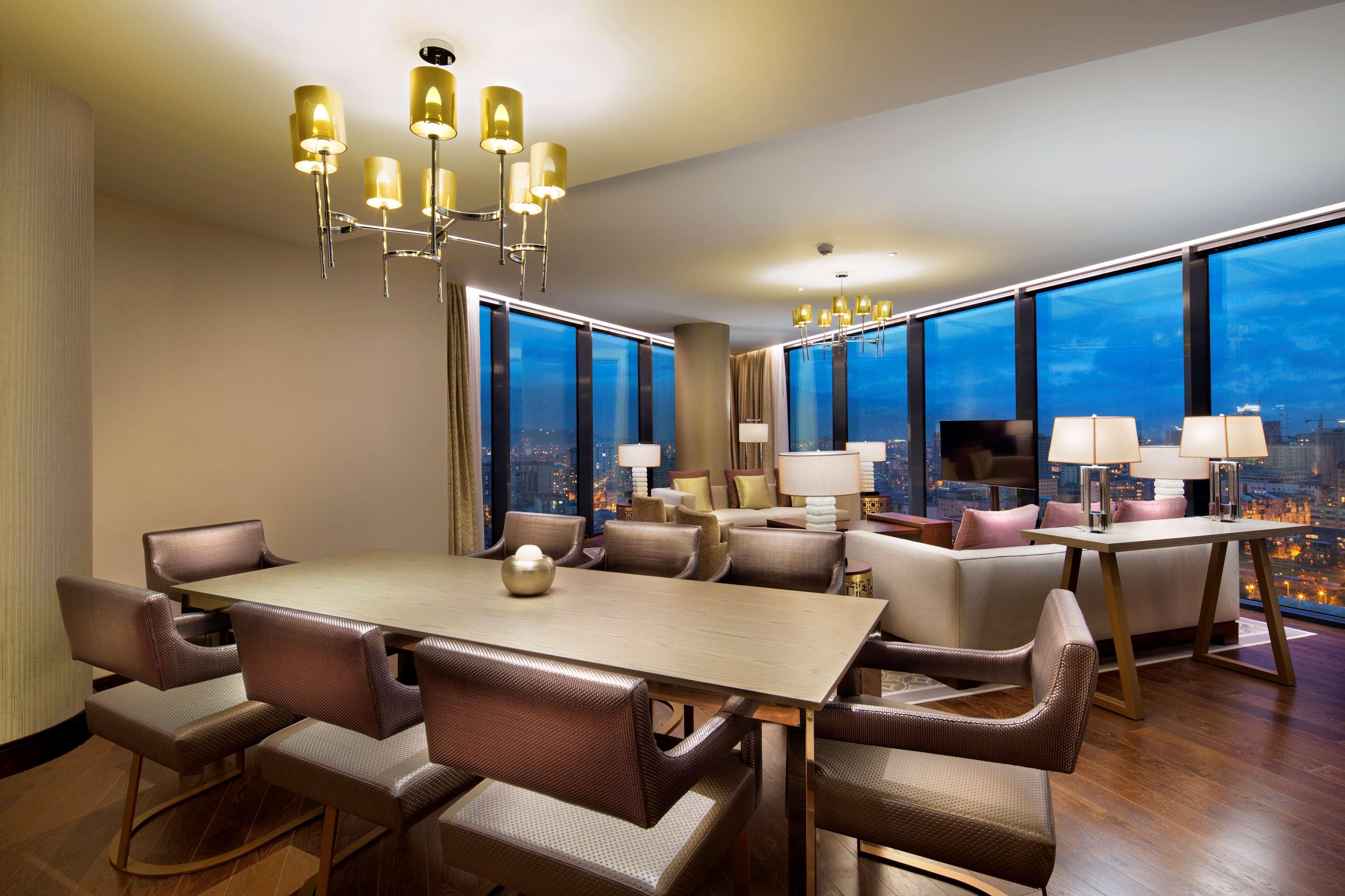 Hilton Batumi Exterior foto The Westin Club Lounge at the Westin Palace, Madrid