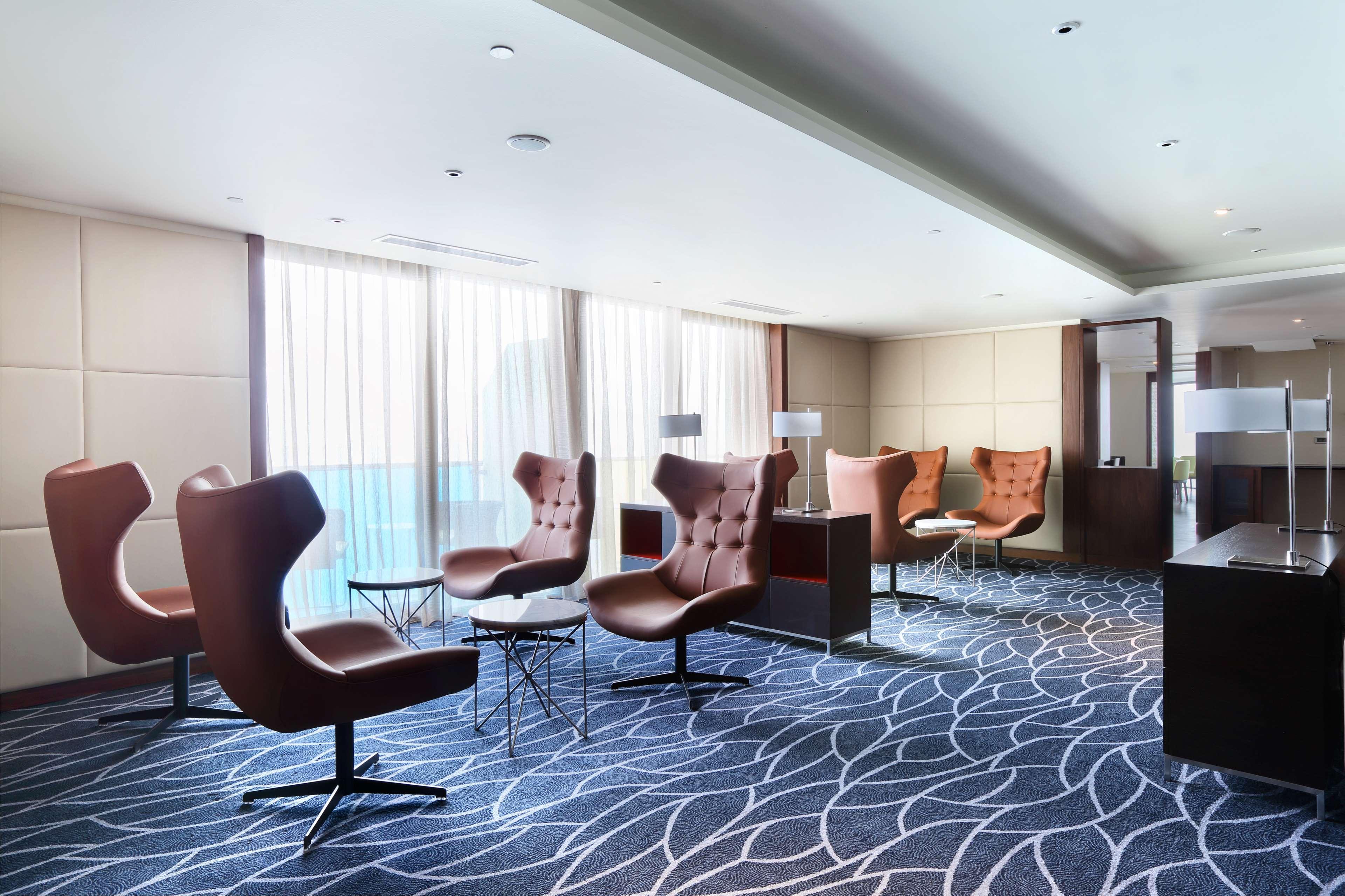 Hilton Batumi Exterior foto The lounge at the airport
