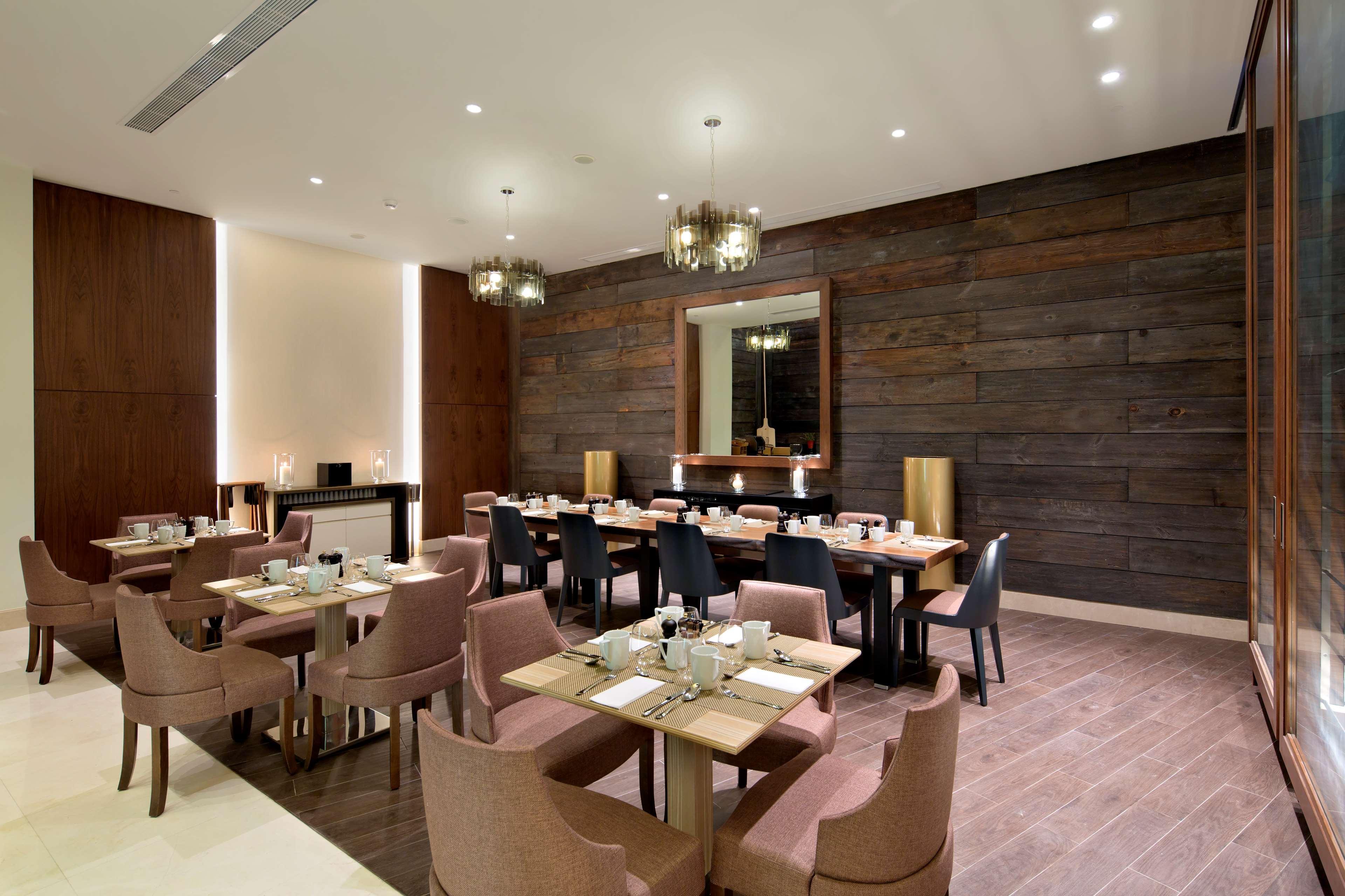 Hilton Batumi Exterior foto The restaurant
