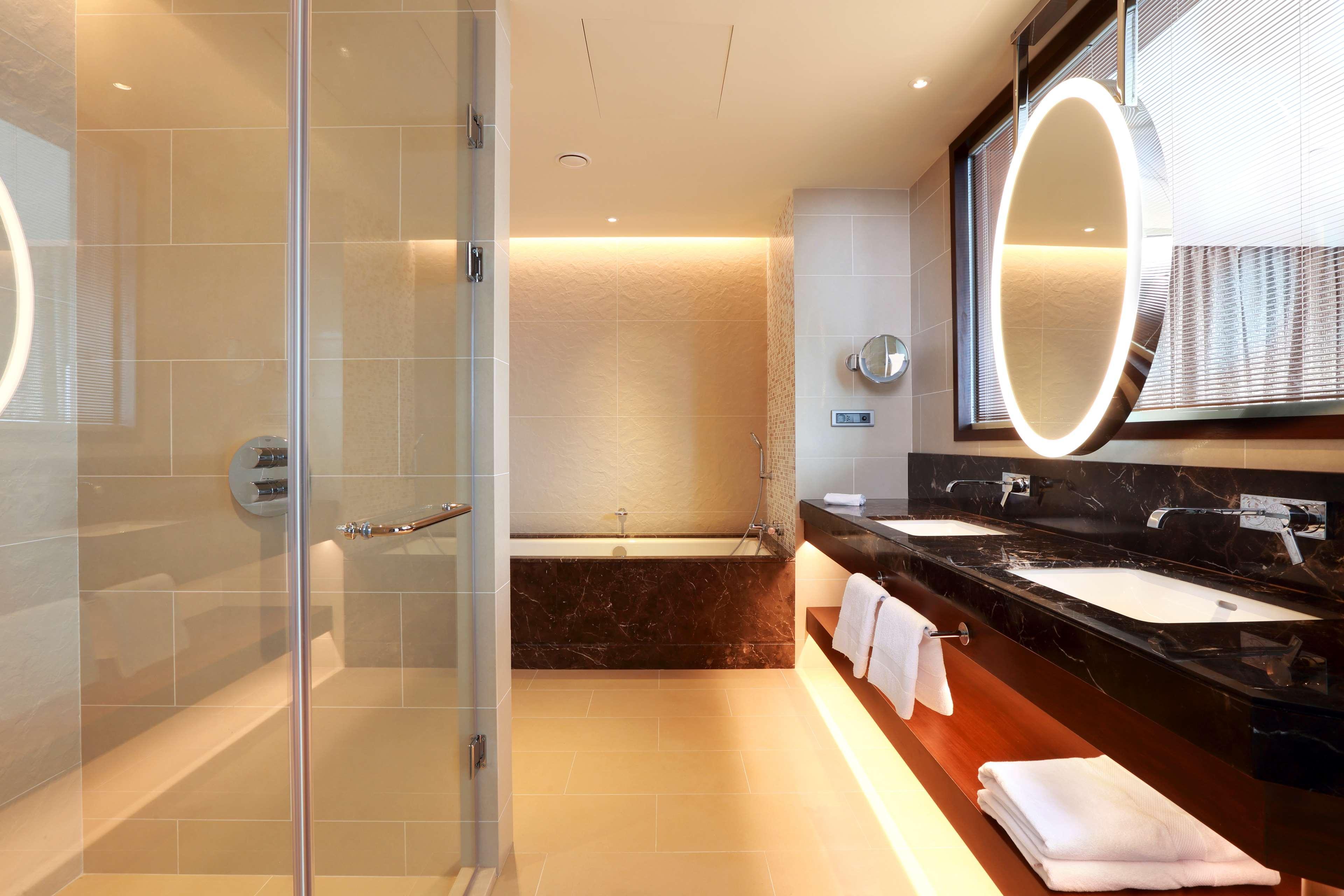 Hilton Batumi Exterior foto Bathroom