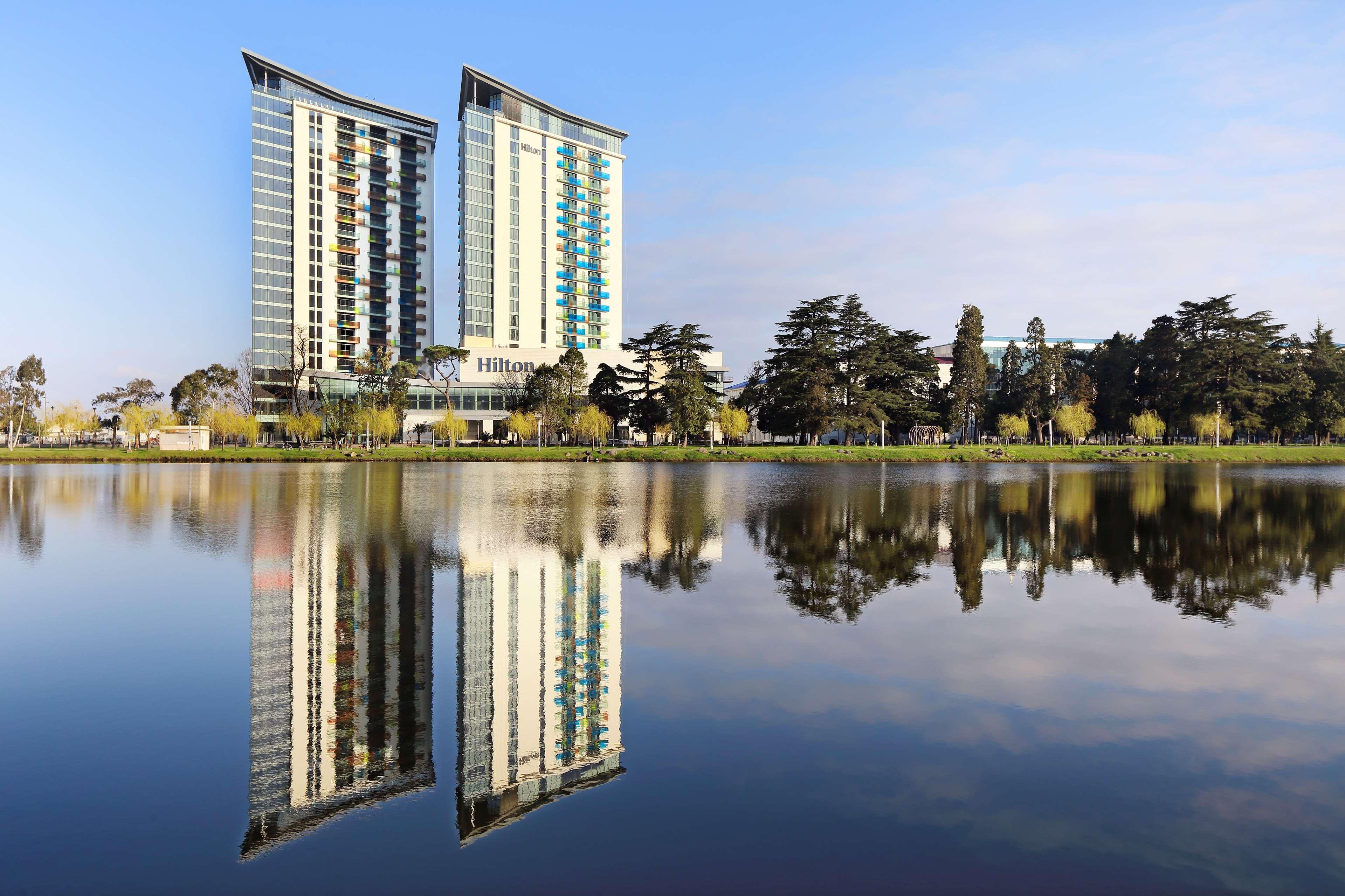 Hilton Batumi Exterior foto The Lakes College