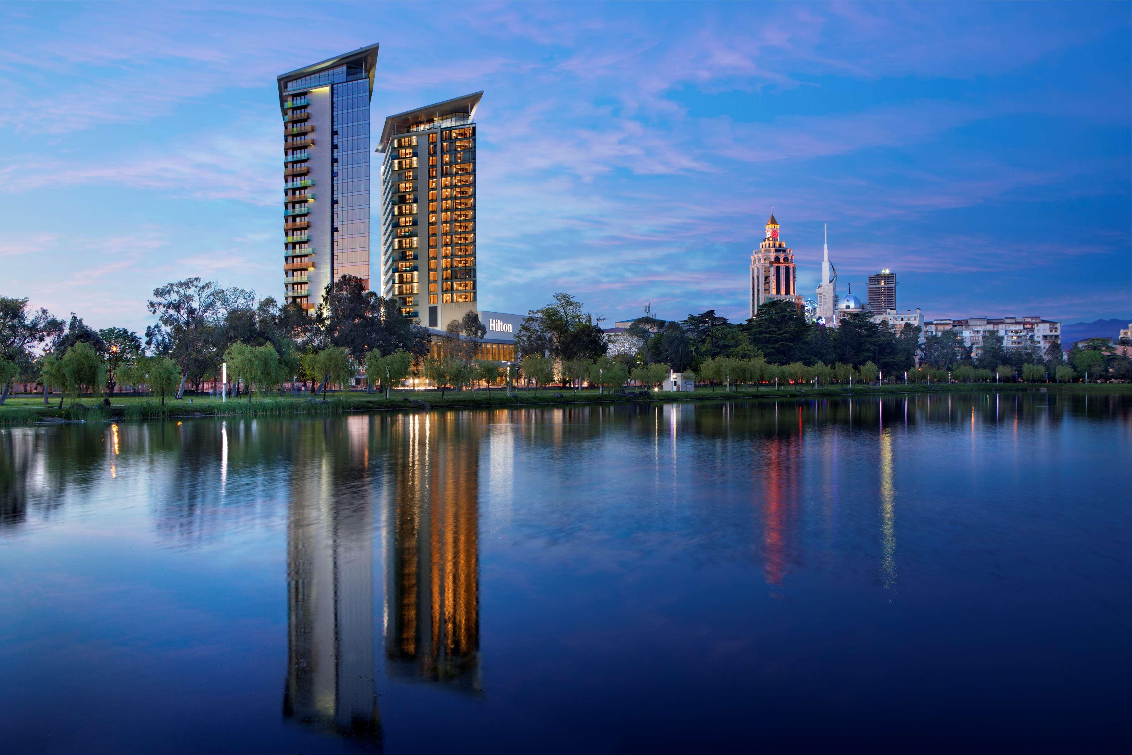 Hilton Batumi Exterior foto The Lakes residential complex
