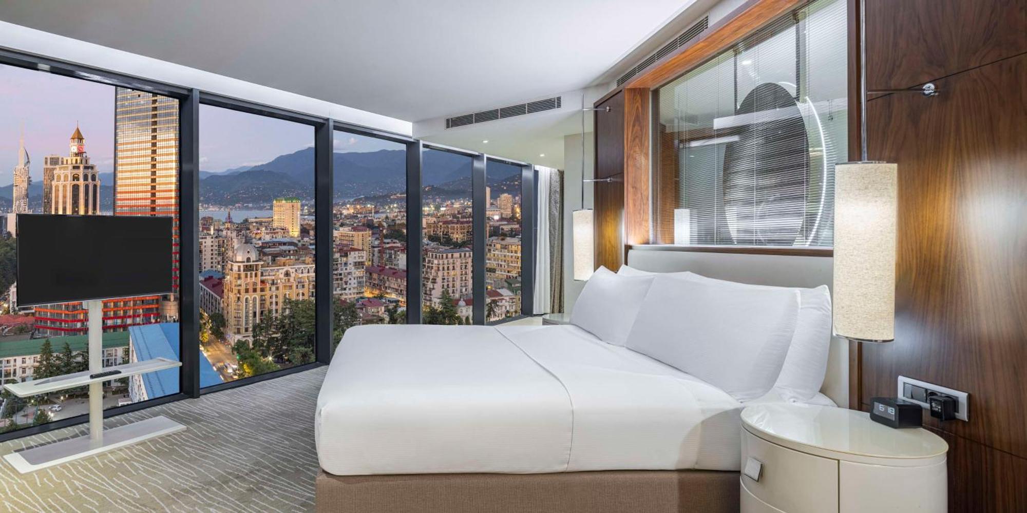 Hilton Batumi Exterior foto A bedroom at the hotel