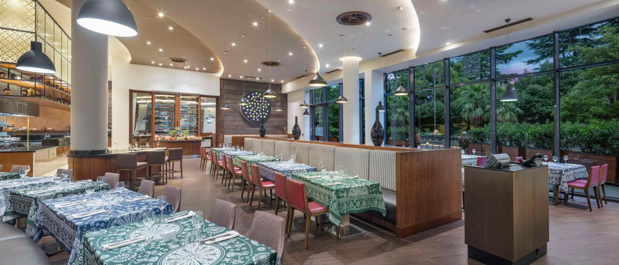 Hilton Batumi Exterior foto The restaurant