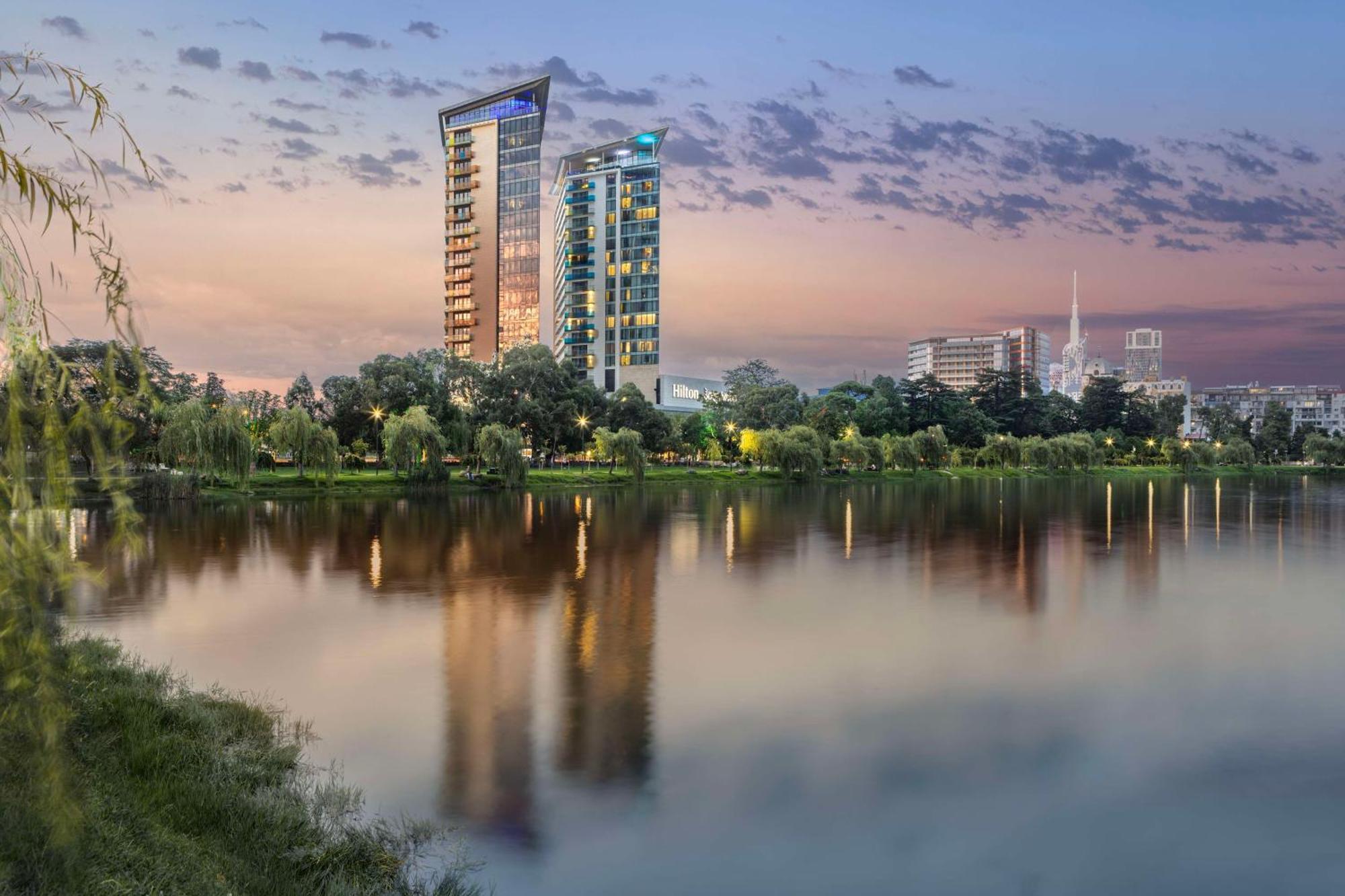 Hilton Batumi Exterior foto The Riverbank Centre