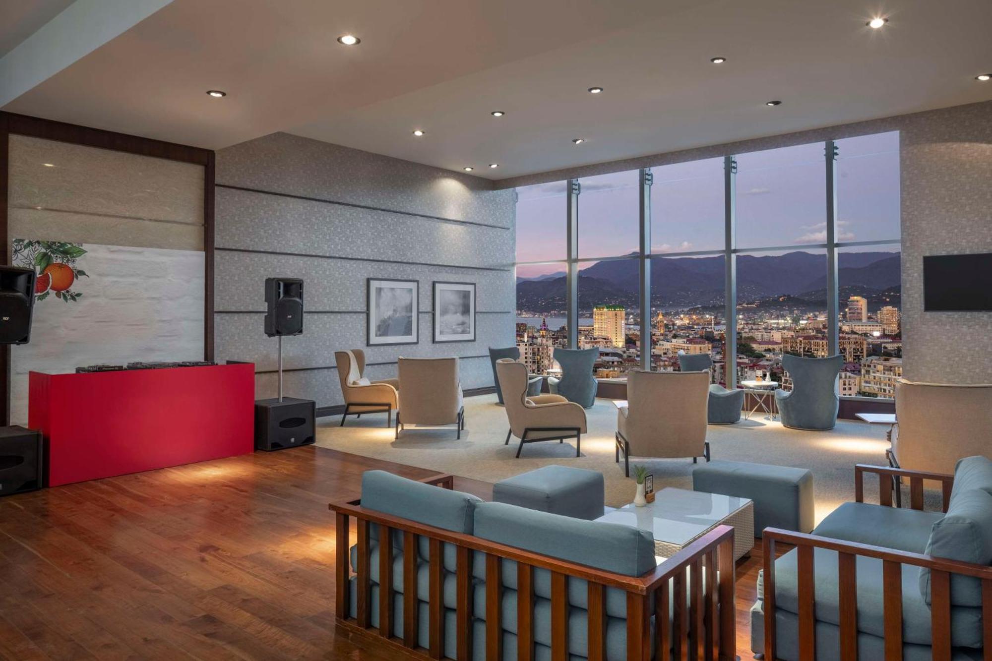 Hilton Batumi Exterior foto The lounge at the airport