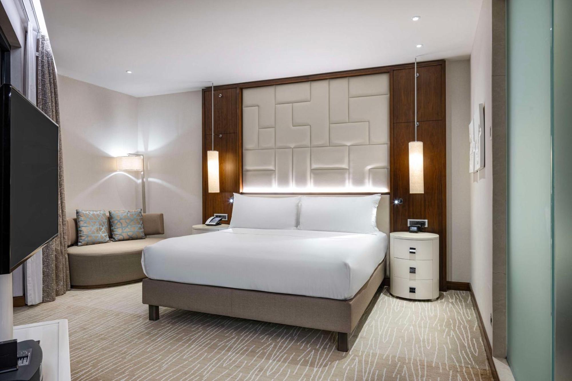 Hilton Batumi Exterior foto A bedroom at the hotel