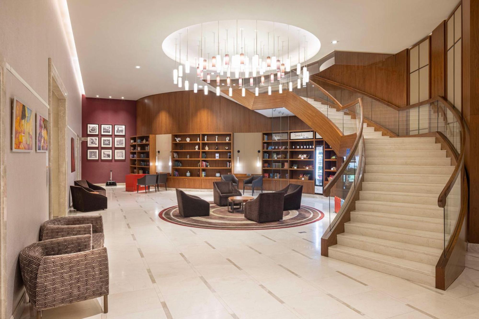 Hilton Batumi Exterior foto Lobby