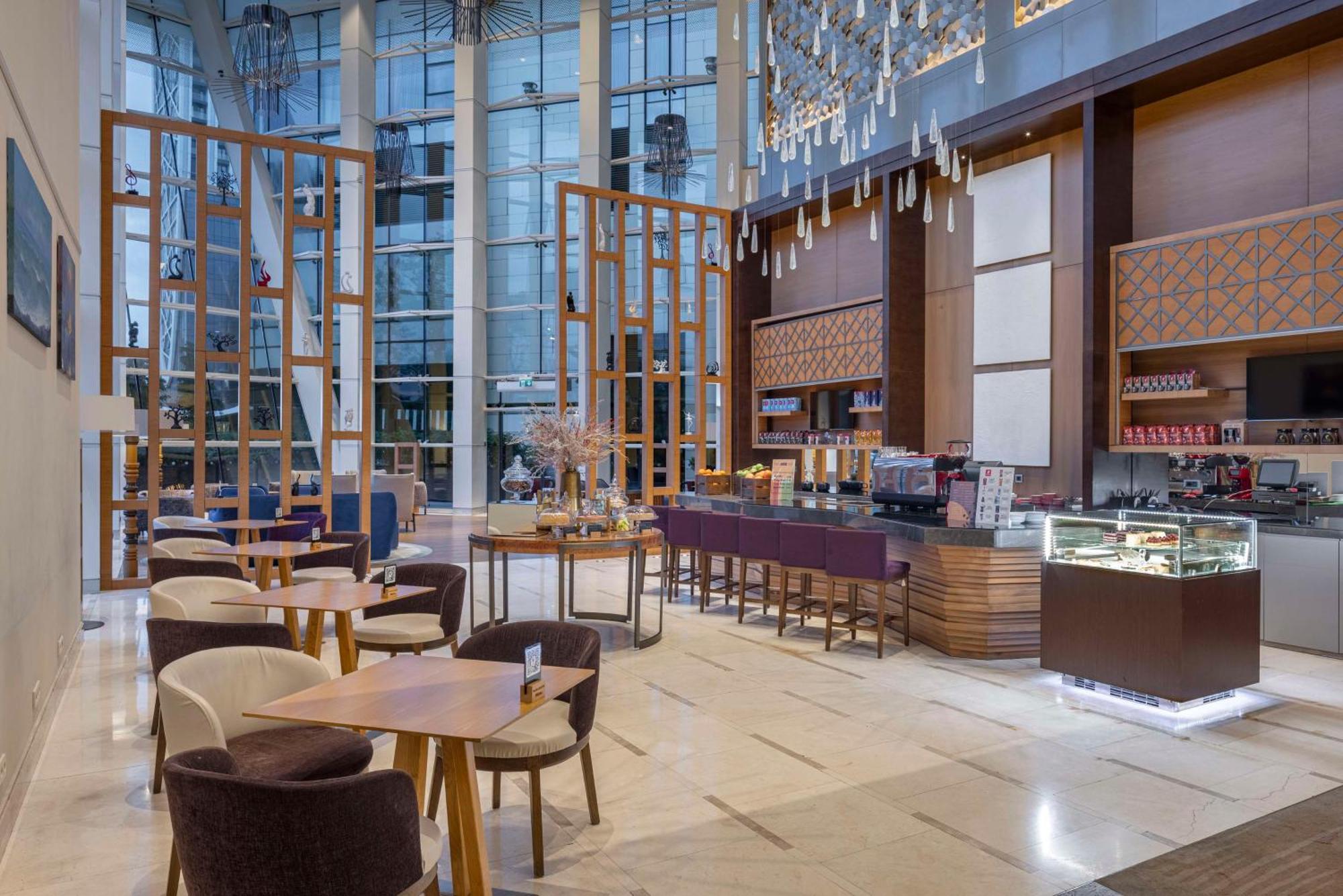 Hilton Batumi Exterior foto The Lounge at the airport